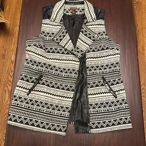 Multiples black and cream western print faux leather accents vest size XL